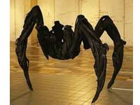 Фигура паука из покрышек